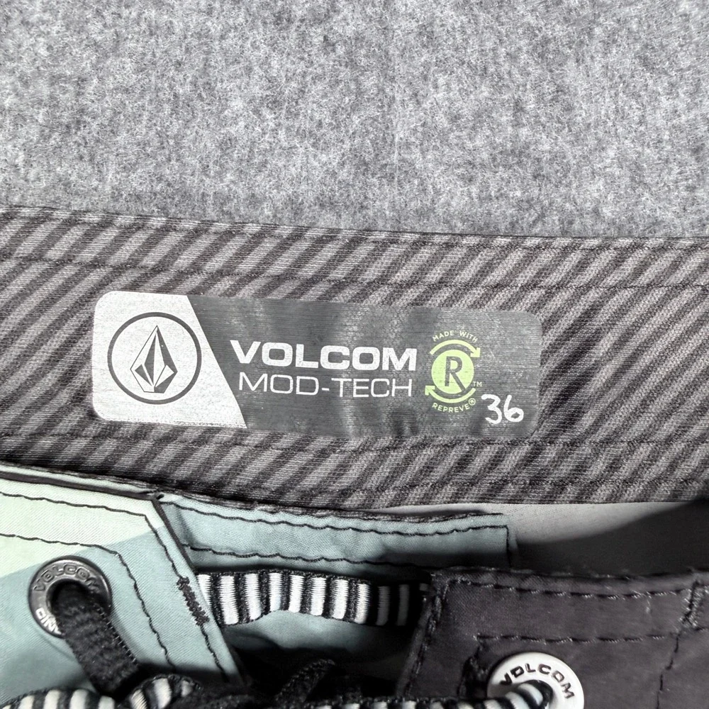 Volcom Mod-Tech Mens Board Shorts Grey Mint Green Striped Size 36 Repreve